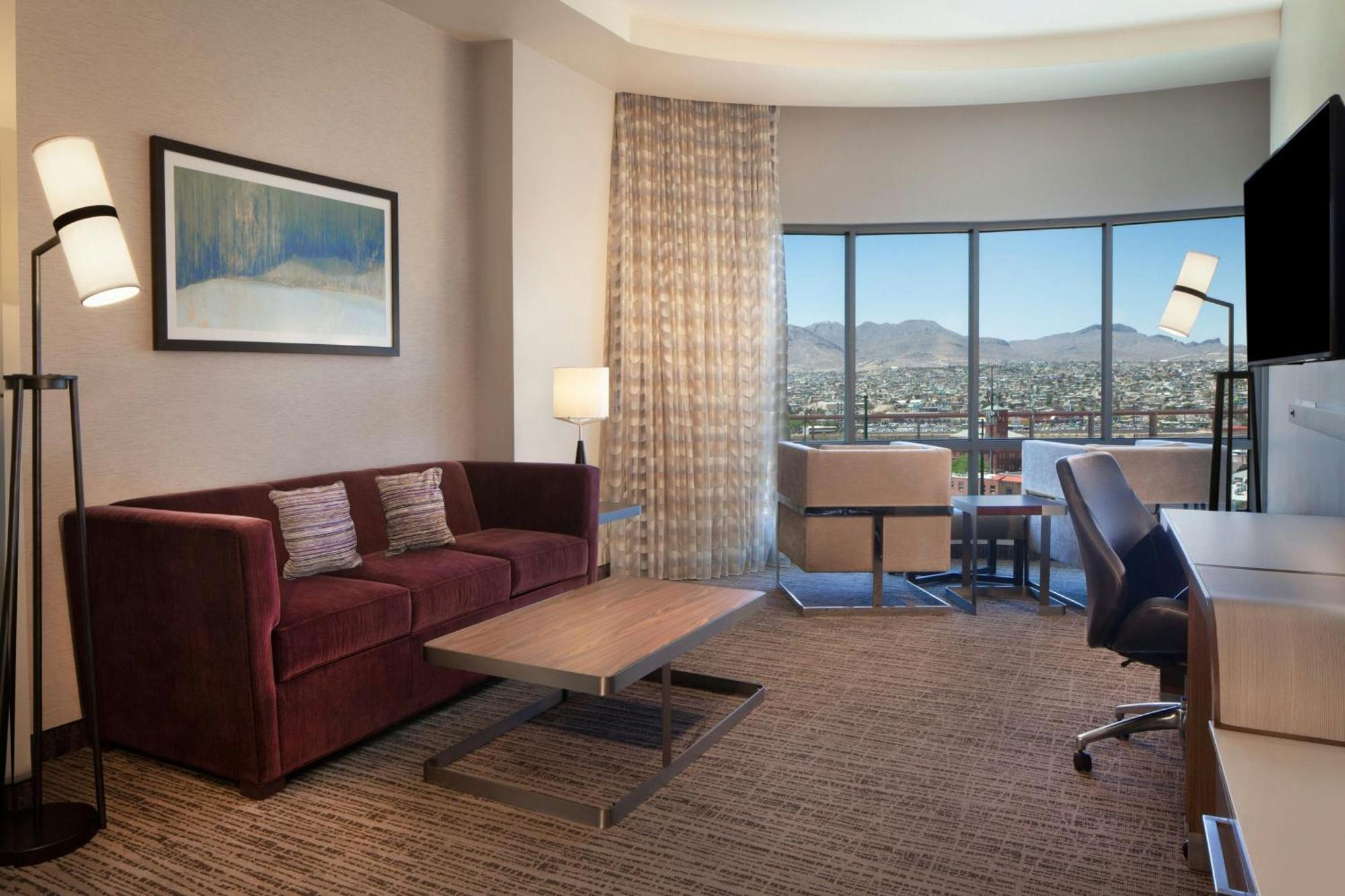 Courtyard By Marriott Downtown/convention Center 3*