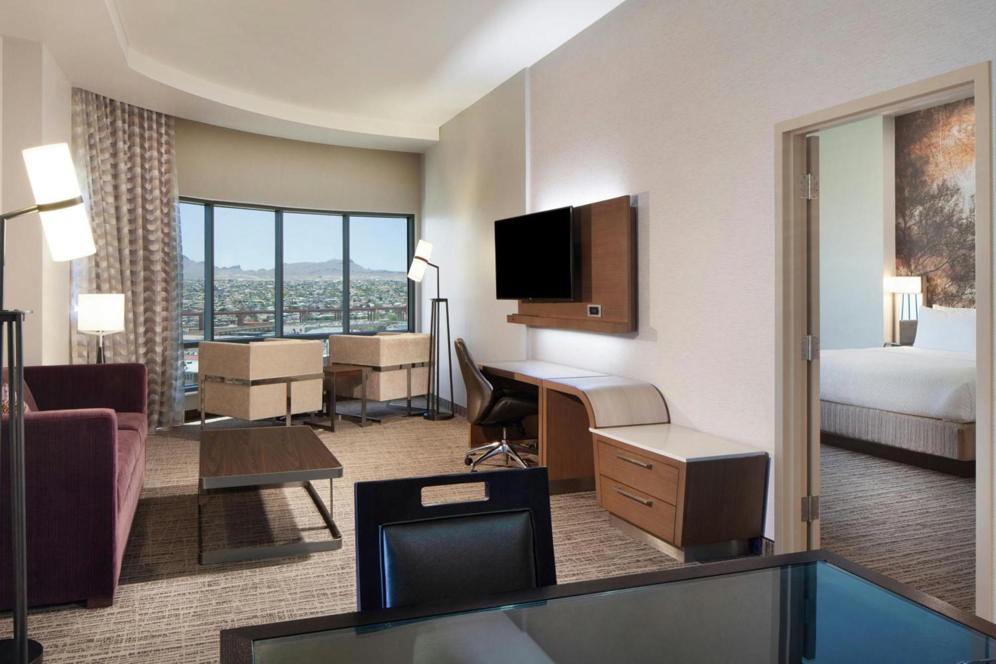Courtyard By Marriott Downtown/convention Center Hotel